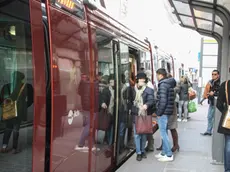 Secondo giorno di funzionamento del tram, ma con alcuni disagi