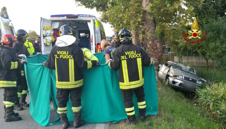 I soccorsi disperati sul luogo dell'incidente