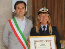 SAN DONA' DI P. - DINO TOMMASELLA -COLUCCI - IL SINDACO CERESER CONSEGNA UN RICONOSCIMENTO AL CORPO DELLA POLIZIA LOCALE "PER L'ASSIDUO E RESPONSABILE IMPEGNO SVOLTO A FAVORE DELLA CITTA'"