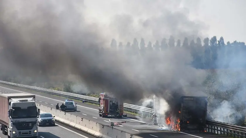 COLUCCI - DINO TOMMASELLA - NOVENTA DI PIAVE - INCENDIO CAMION IN A4