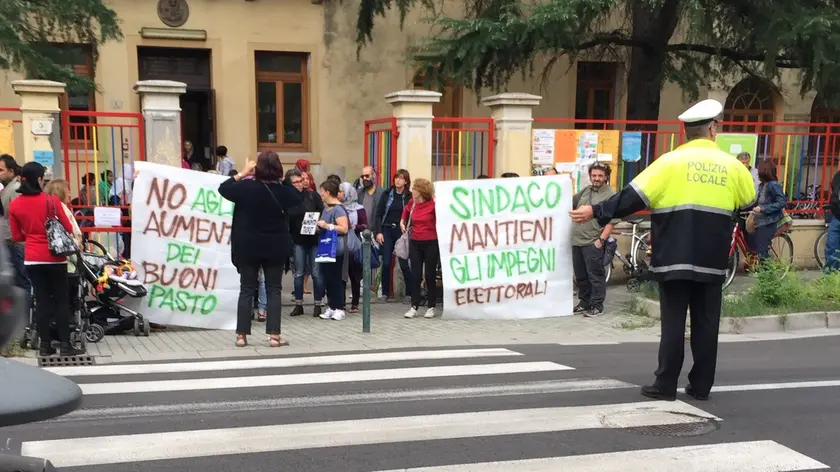 La protesta questa mattina alla scuola "Grimani" di Marghera