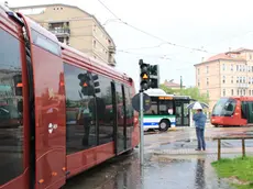 Tram bloccato in piazzale Cialdini a causa del temporale