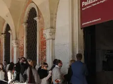 Interpress/Mazzega Scattolin Venezia, 06.04.2015.- Turismo Pasquale a Venezia.- Nella foto in coda per visitare Palazzo Ducale.-