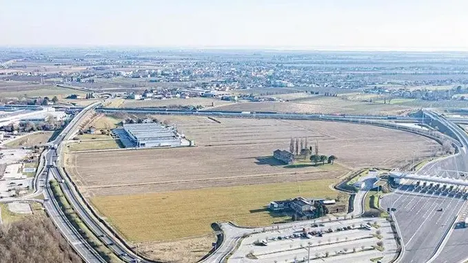 Una foto dall’alto dell’area in cui è previsto l’innesto della Via del Mare a Meolo