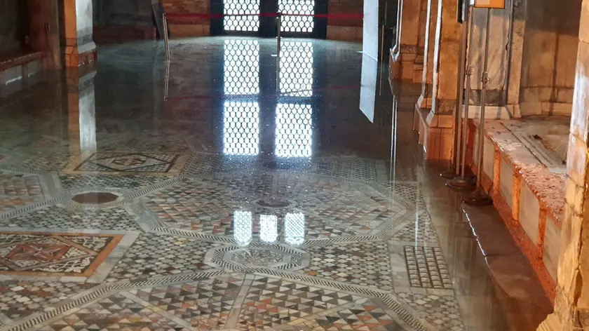 Il nartece della Basilica di San Marco allagato