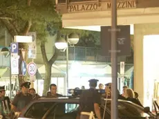 F.GAVAGNIN JESOLO PIAZZA MAZZINI ALLARME UNABOMBER ..ORE 11.30 CURIOSI E FORZE DELL'ORDINE