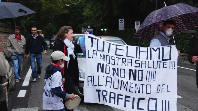 MORSEGO MIRANO: PROTESTA DEI CITTADINI CONTRO IL TRAFFICO INTENSO IN CENTRO MIRANO..27/09/2007 © LIGHTIMAGE