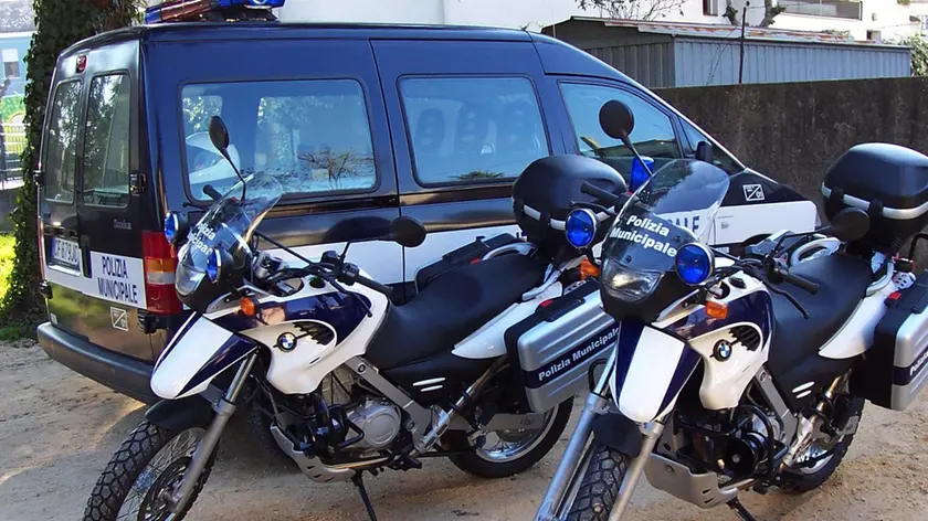 A Mira un agente della polizia locale è a processo per minacce