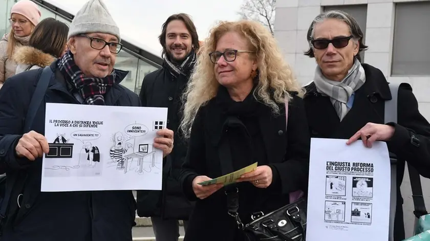 Interpress/M.Tagliapietra Venezia 17.12.2018.- Volantinaggio degli avvocati al ponte di Calatrava per protestare contro la prescrizione.