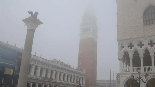 Vitucci Venezia 17.01.2012.- Nebbia fitta in piazza San Marco.- Interpress