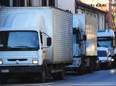 DINELLO NOALE: IL TRAFFICO INCESSANTE DEI CAMION IN CENTRO A NOALE..24/01/2008 © LIGHTIMAGE