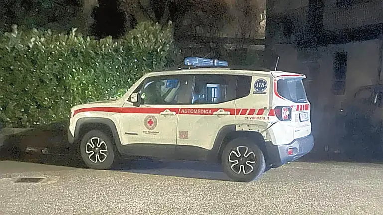 L’automedica ritrovata (da pagina Facebook Mogliano sorvegliata)