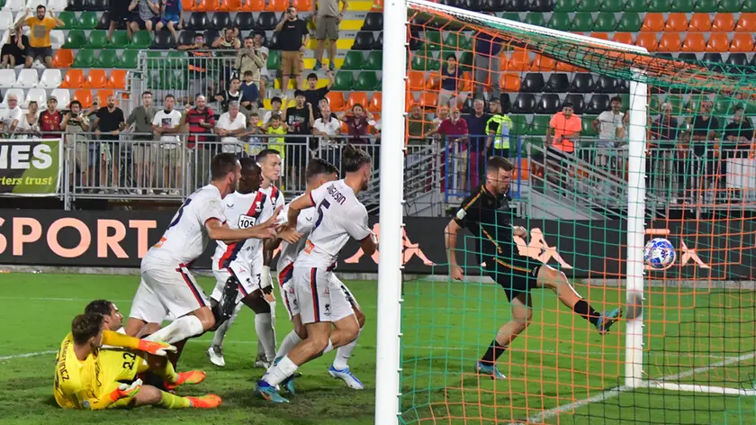 Interpress\M.Tagliapietra Venezia 14.08.2022.- Calcio serie B. Venezia\Genoa. Gol annullato al Venezia Crnigoj