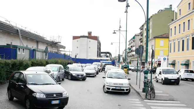 Piazzale Favretti e cantiere presso stazione ferroviaria di Mestre.