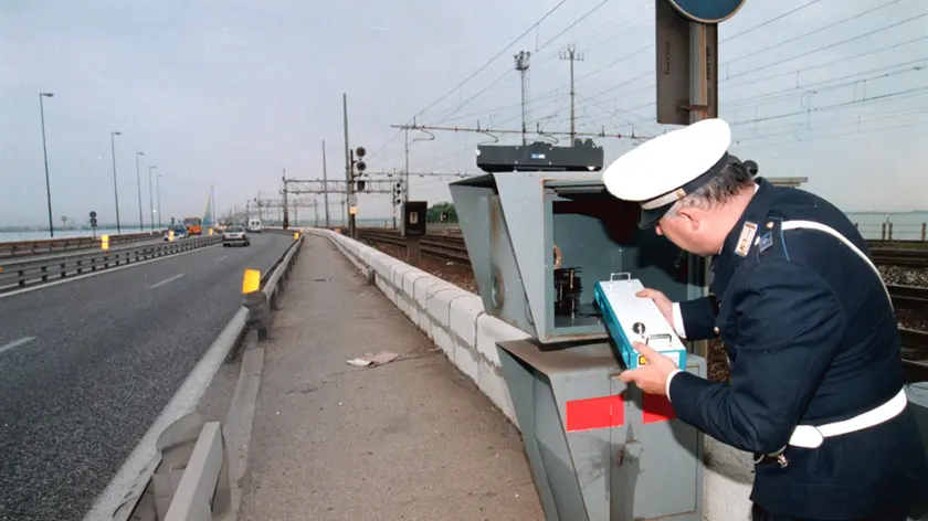 Vigili in azione sul Ponte della Libertà