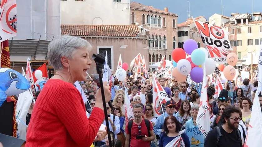 Interèress/Mazzega Morsego Venezia, 09.05.2015.- Manifestazione "No Grandi Navi".- Nella foto Ottavia Piccolo in Campo S. Angelo