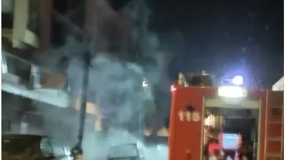 L'intervento dei vigili del fuoco sull'auito in fiamme