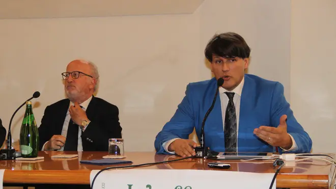 Conferenza 'L'affaire Lumière' sulla torre di Pierre Cardin presso l'aula magna del centro Santa Maria delle Grazie di Mestre - nella foto Rodrigo Basilicati con il sindaco Orsoni