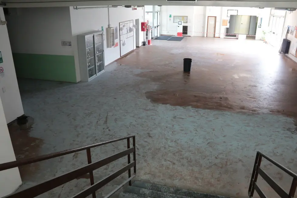 Foto Agenzia Candussi/Baschieri/ Via Asseggiano, Mestre/ Atti di vandalismo nella scuola Edison-Volta