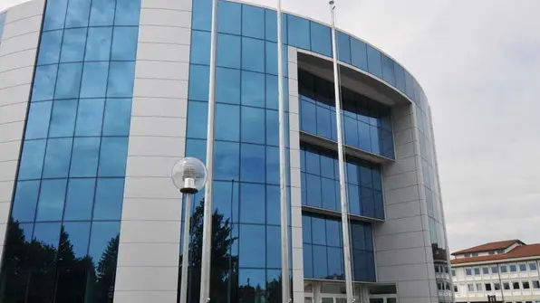 LAZZARINI FGAVAGNIN SAN DONA TRIBUNALE NUOVO X GLI INTERNI (ERA CHIUSO) E CI SERVE UN PERMESSO