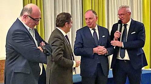 Il direttore Luca Ubaldeschi, terzo da sinistra