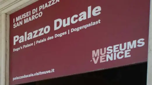 Interpress/M.Tagliapietra Venezia 24.03.2016.- Controlli con il metal detector a Palazzo Ducale.