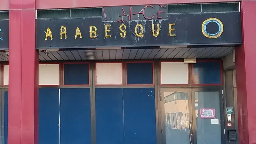 DE POLO - TOMMASELLA - SAN DONA' - IL LOCALE "ARABESQUE" CHIUSO