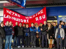 SCIOPERO DIPENDENTI DELLA METRO PER PROTESTARE CONTRO LA CHIUSURA DELLO STABILIMENTO A GENNAIO.