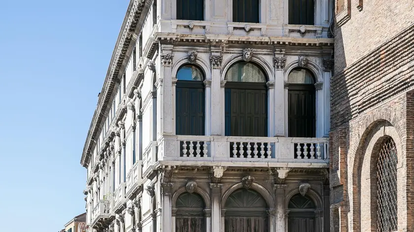 Palazzo Lezze a Cannaregio: è stato preso di mira da una banda di ladri