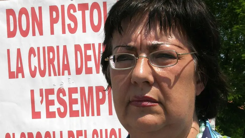 BASCHIERI MESTRE: L'ONOREVOLE IGNAZIO LA RUSSA INCONTRA IL COMITATO CONTRO IL NUOVO CAMPO NOMADI DI VIA VALLENARI. NELLA FOTO SILVANA TOSI DEL COMITATO CONTRO IL CAMPO NOMADI...10/06/08 LIGHT IMAGE