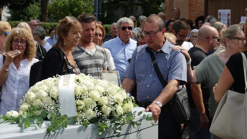 Commozione al funerale del giovane Fabio Zuin (foto Pòrcile)