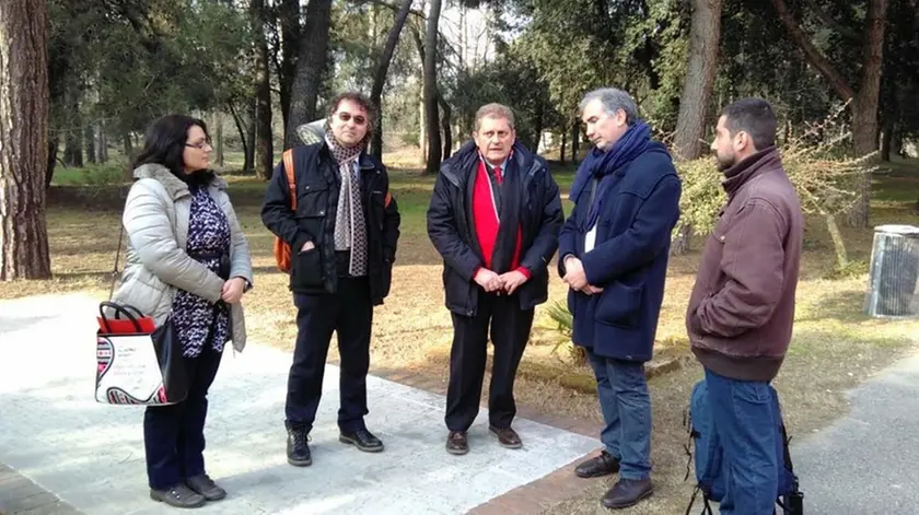 COLUCCI - DINO TOMMASELLA - JESOLO - SINISTRA ITALIANA IN VISITA ALLA CROCE ROSSA. DA SX DANIELA BIANCO, LORENZON ANGELO, BOSA FRANCESCO, MAROCN GIULIO, ESPOSITO FRANESCO