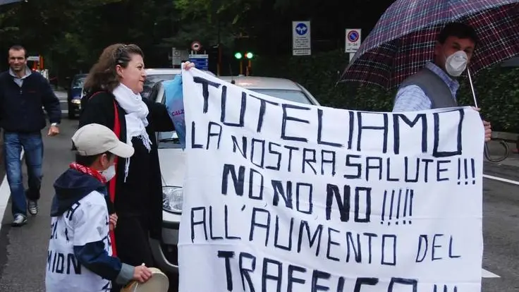 MORSEGO MIRANO: PROTESTA DEI CITTADINI CONTRO IL TRAFFICO INTENSO IN CENTRO MIRANO..27/09/2007 © LIGHTIMAGE