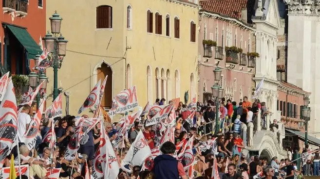 Interpress\M.Tagliapietra Venezia 25.09.2016.- Manifestazione No Grandi Navi. Zattere, Canale della Giudecca.