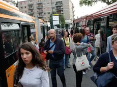 agenzia candussi. giornalista; artico. descrizione: primo giorno di attivazione del serivizio tram fino a Venezia Piazzale Roma. nella foto piazzale Cialdini Mestre