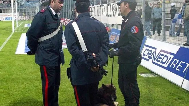 TREVISO 24/4/2005 TREVISO -VENEZIA IN FOTO CARABINIERI treviso calcio