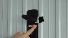 Il foro fatto nei garage