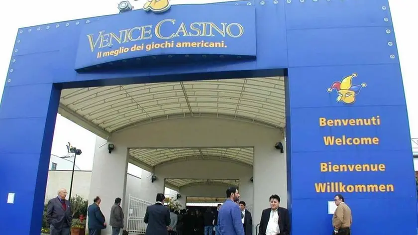 Ca' Noghera 17/03/01 Venice Casino' sciopero dipendeti.. (C) Bertolin M. richiesto da Ferraro