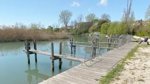 La darsena del Tajo sulla Pieve Vecchia, con gli approdi vietati agli ormeggiatori