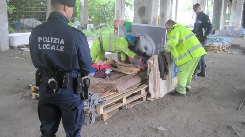 Sgombero sotto il Cavalcavia di mestre