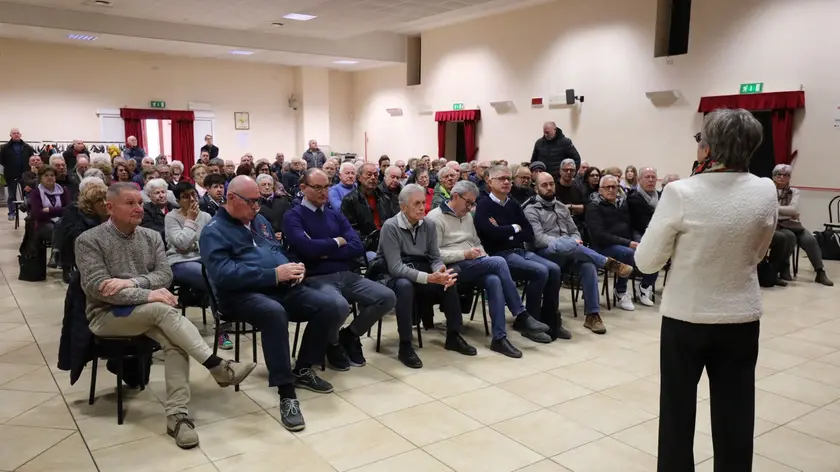 L'assemblea a Trivignano (foto Pòrcile)