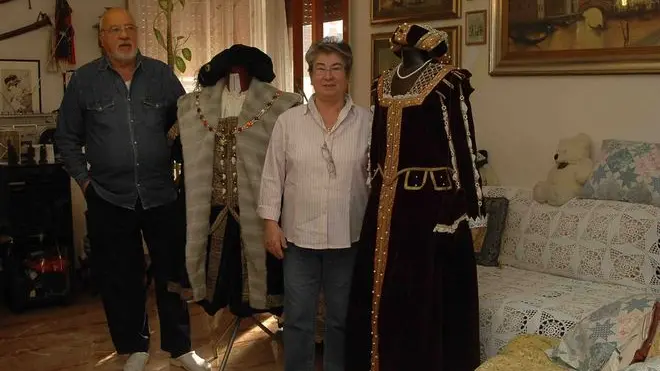 MARGHERA: GINO E GABRIELLA CON I LORO COSTUMI MEDIEVALI: LIGHT IMAGE 12/11/11