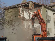 Abbattimento di un'altra palazzina alle Vaschette a Marghera alla presenza del sindaco Orsoni