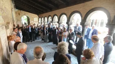 Un funerale al cimitero di San Michele Il Comune ha stabilito il tariffario per la dispersione delle ceneri in laguna