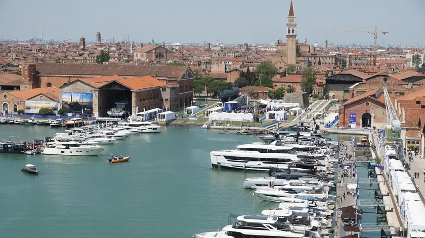 Una panoramica sulla darsena grande dell’Arsenale, con le imbarcazioni partecipanti al Salone Nautico “L’Arte navale torna a Venezia” agli ormeggi, oggi 31 maggio 2023. ANSACOM/ANDREA MEROLA