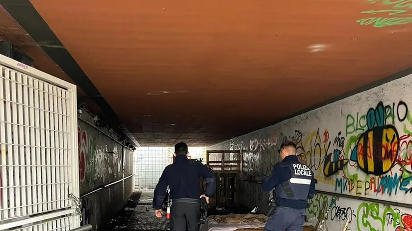 Gli operatori al sottopasso Santa Maria dei Battuti