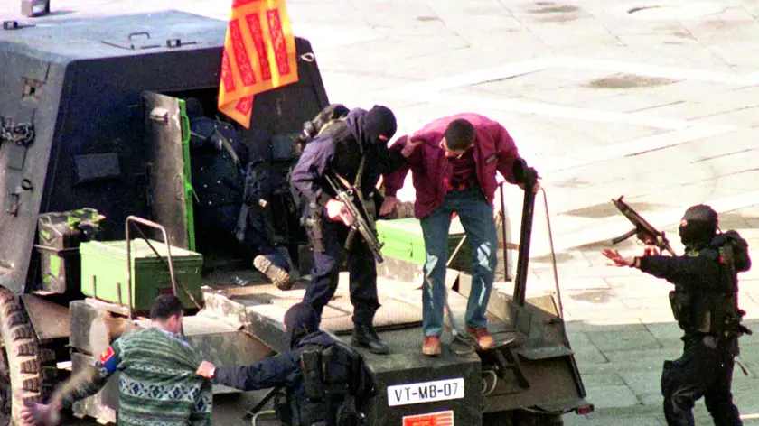 Il Tanko in piazza San Marco e l'intervento dei reparti speciali