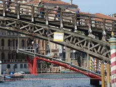 Lavori in corso al Ponte dell'Accademia