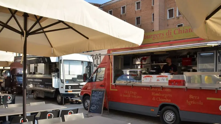 Interpress/Gf.Tagliapietra.07.07.2017.Stazione di Santa Lucia, "Mercato Centrale" La bontˆ  elementare. Il presidente Umberto Montano e lo staff