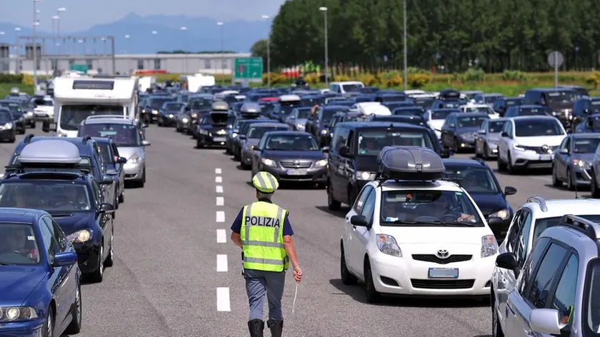 Udine 16 luglio 2016 Autovie Venete. Polizia Stradale, COA Centro Operativo Autostradale e controlli vari tra Latisana e Autogril Gonars Sud. Copyright Foto Petrussi / Ferraro Simone
